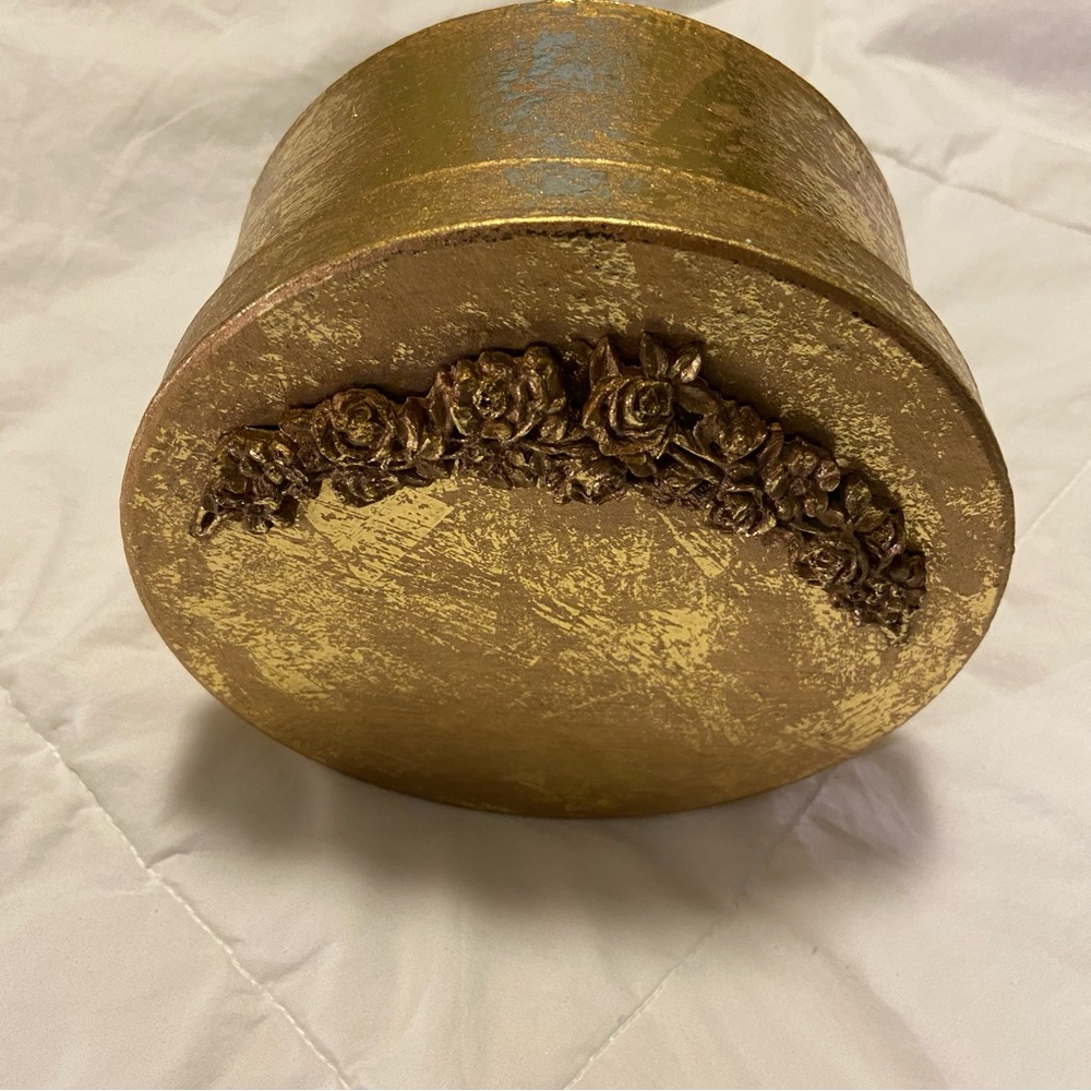 NWOT Round Box - Picture 4 of 9
